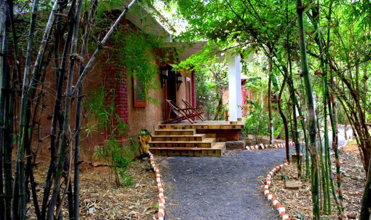 Lemon Tree Wildlife Resort, Bandhavgarh Tāla Exterior foto