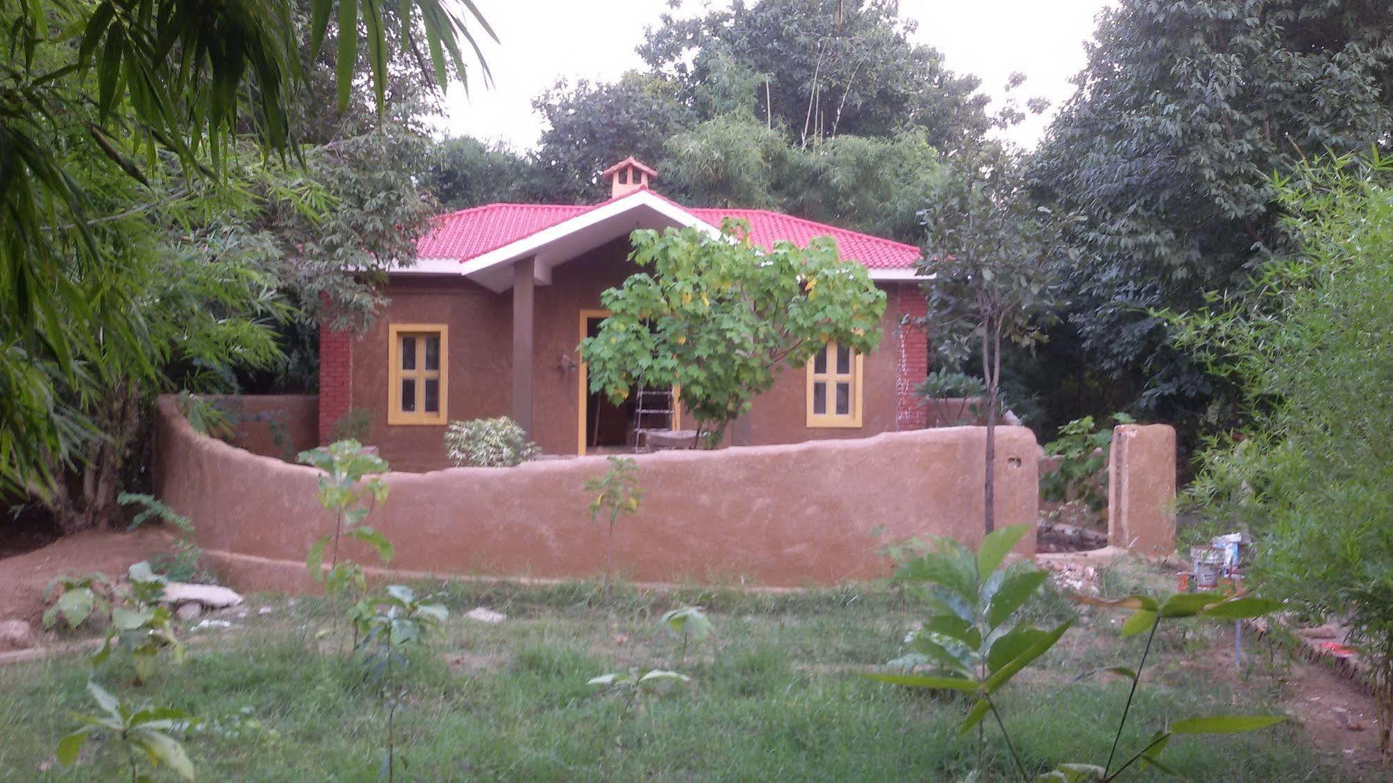 Lemon Tree Wildlife Resort, Bandhavgarh Tāla Exterior foto